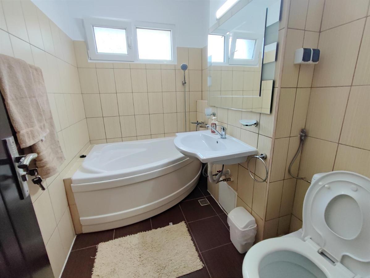 Deea Appartement Orşova Buitenkant foto