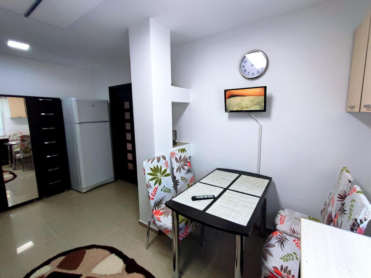 Deea Appartement Orşova Buitenkant foto