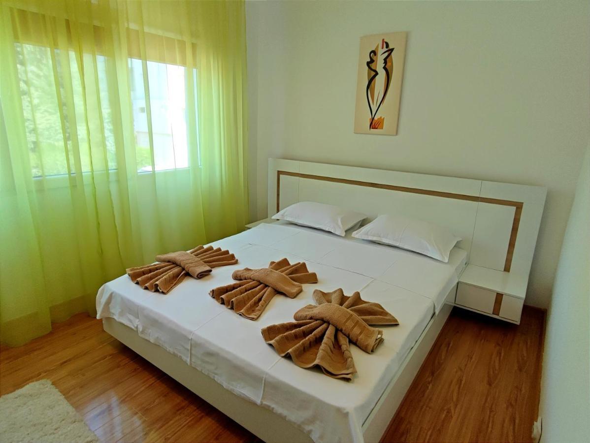 Deea Appartement Orşova Buitenkant foto